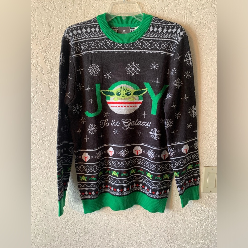 H&M Black and Green Crewneck Sweater